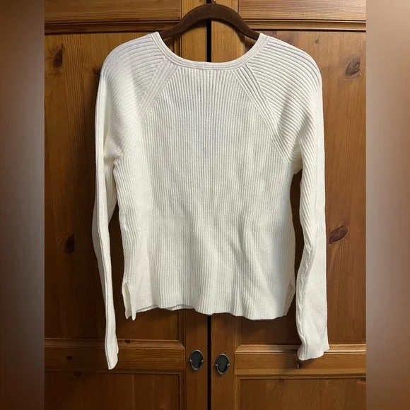Abercrombie white v neck sweater size XS - Picture 2 of 4